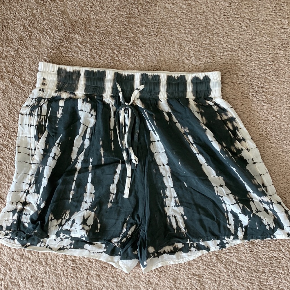 NWOT flowy, lightweight shorts - 4.
